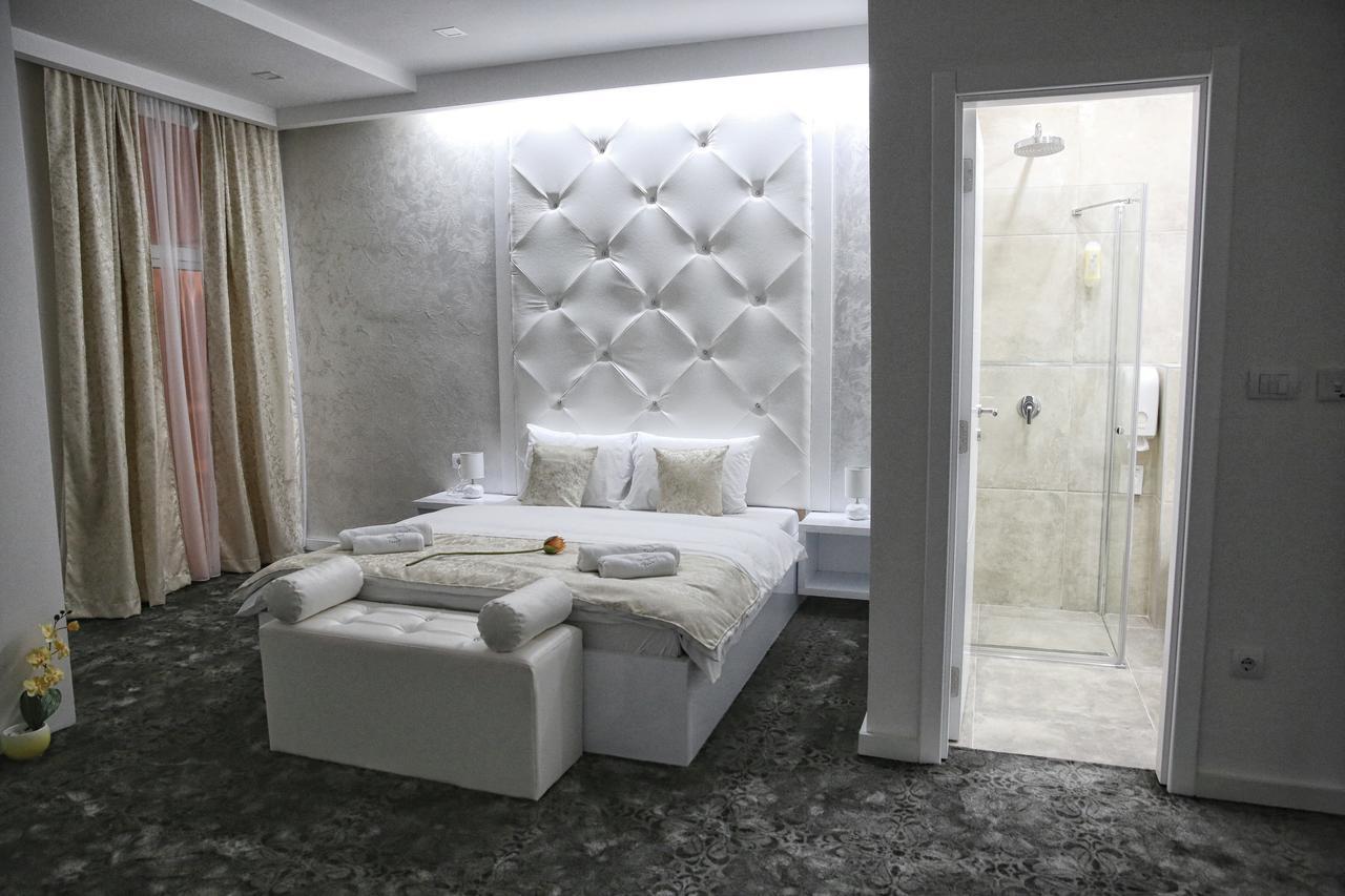 Sunny Hill Garden Bed & Breakfast Stara Pazova Exterior foto