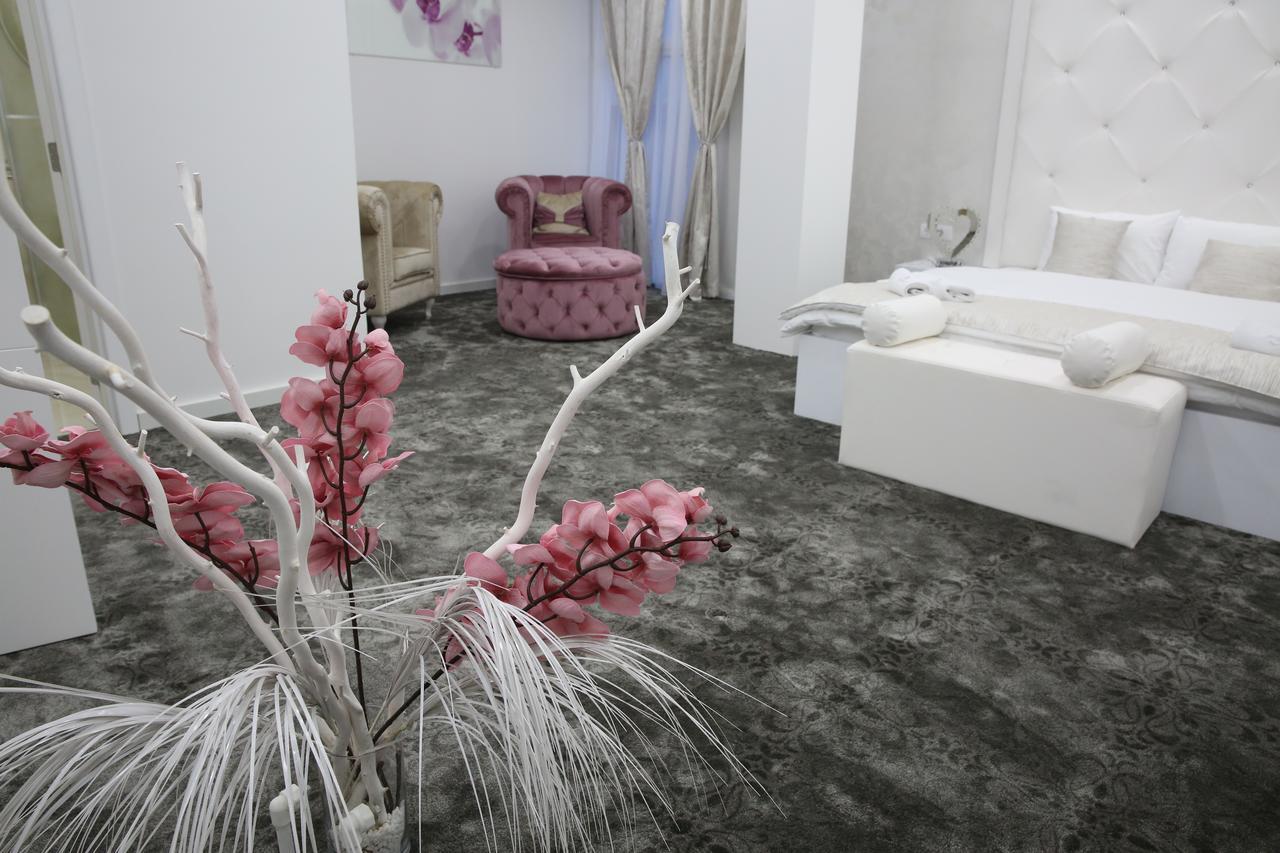 Sunny Hill Garden Bed & Breakfast Stara Pazova Exterior foto